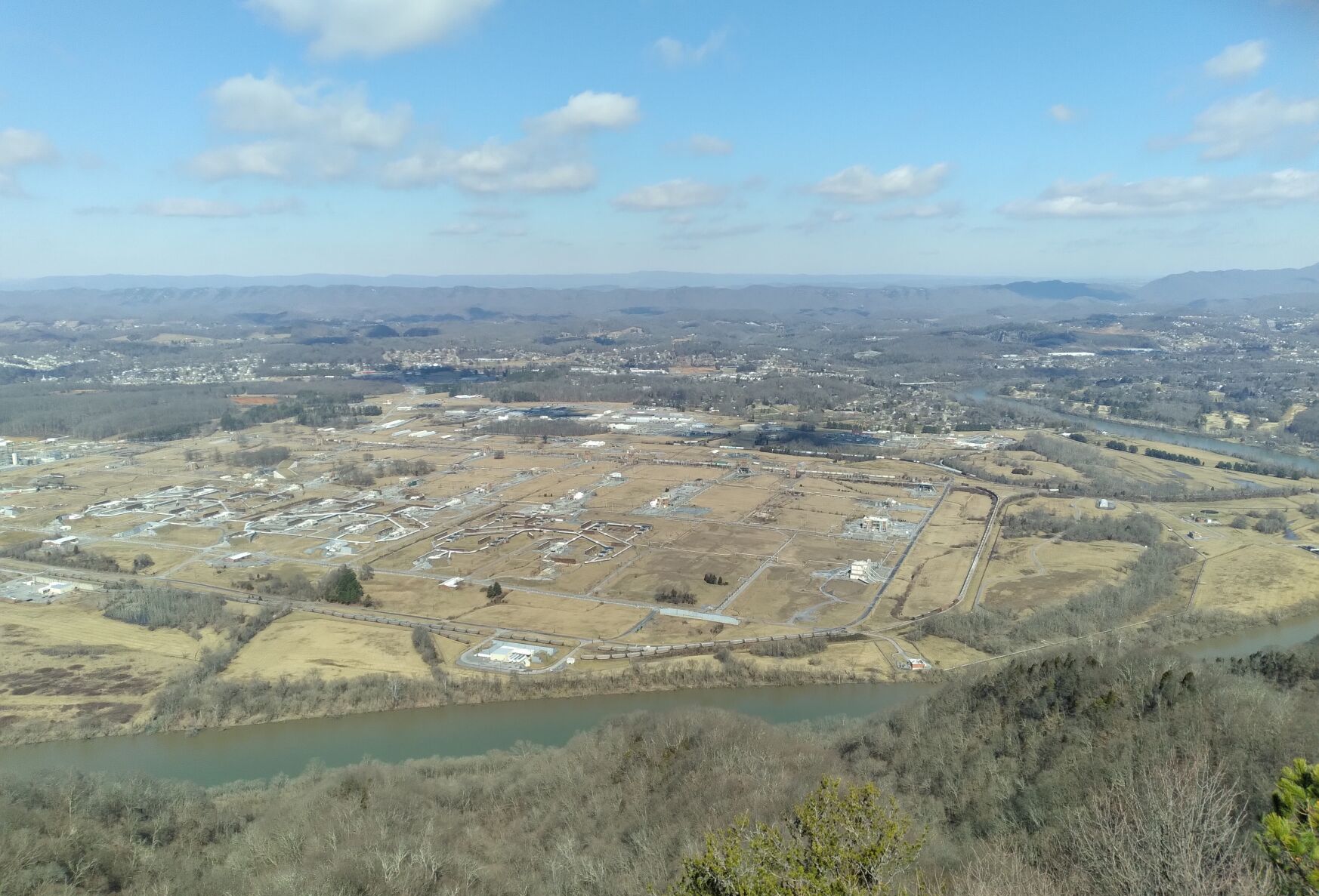 Sullivan East NJROTC works on Bays Mountain project